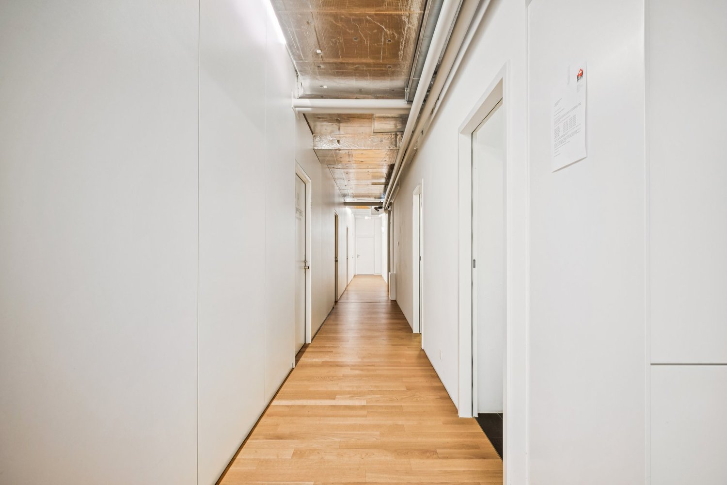 258m² office