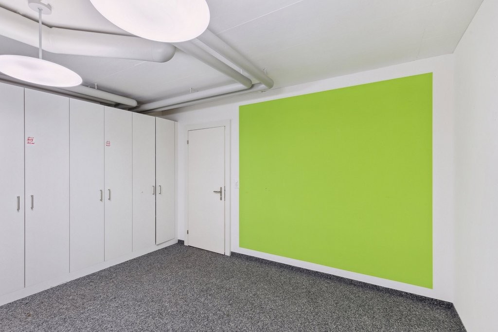 136m² commercial

Are you looking for a new place of success? Then you have come to the right place!

By arrangement, we are renting attractive office/commercial premises of 137 m2 at our property at Aufwiesenstrasse 4 in 8305 Dietlikon.

The office or commercial space offers you individual possibil