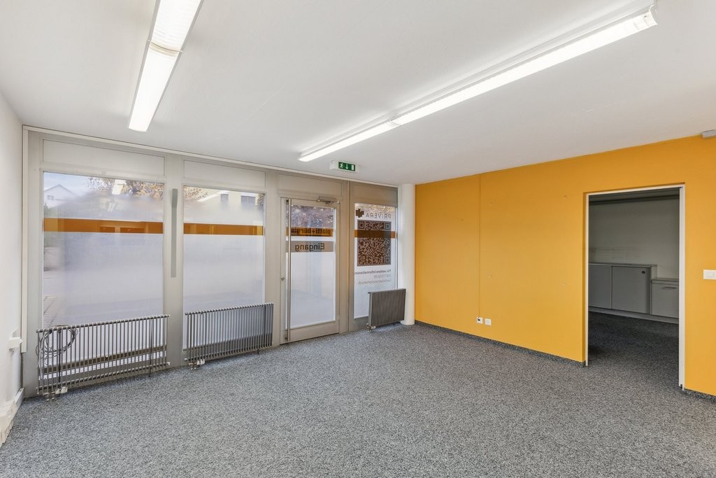 136m² commercial

Are you looking for a new place of success? Then you have come to the right place!

By arrangement, we are renting attractive office/commercial premises of 137 m2 at our property at Aufwiesenstrasse 4 in 8305 Dietlikon.

The office or commercial space offers you individual possibil