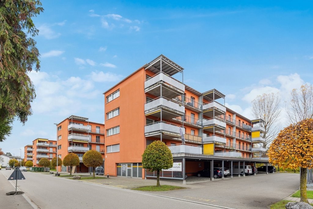 136m² commercial

Are you looking for a new place of success? Then you have come to the right place!

By arrangement, we are renting attractive office/commercial premises of 137 m2 at our property at Aufwiesenstrasse 4 in 8305 Dietlikon.

The office or commercial space offers you individual possibil