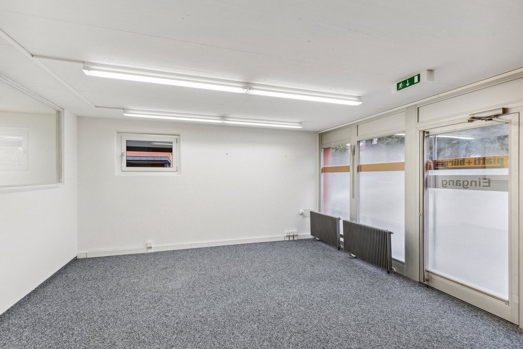 136m² commercial

Are you looking for a new place of success? Then you have come to the right place!

By arrangement, we are renting attractive office/commercial premises of 137 m2 at our property at Aufwiesenstrasse 4 in 8305 Dietlikon.

The office or commercial space offers you individual possibil