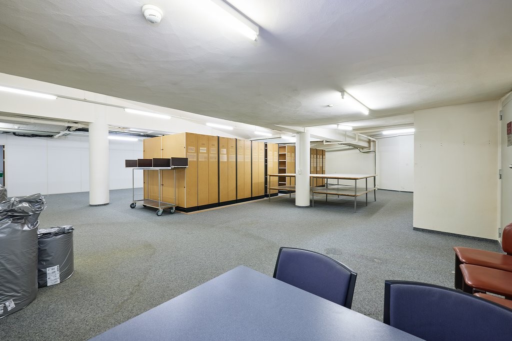 Locale di deposito di 366m²