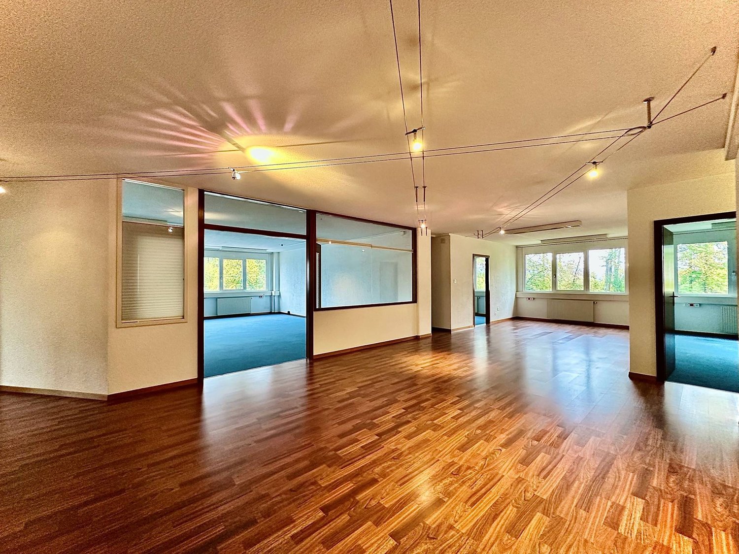 ufficio di 186m², foto 2 di 8