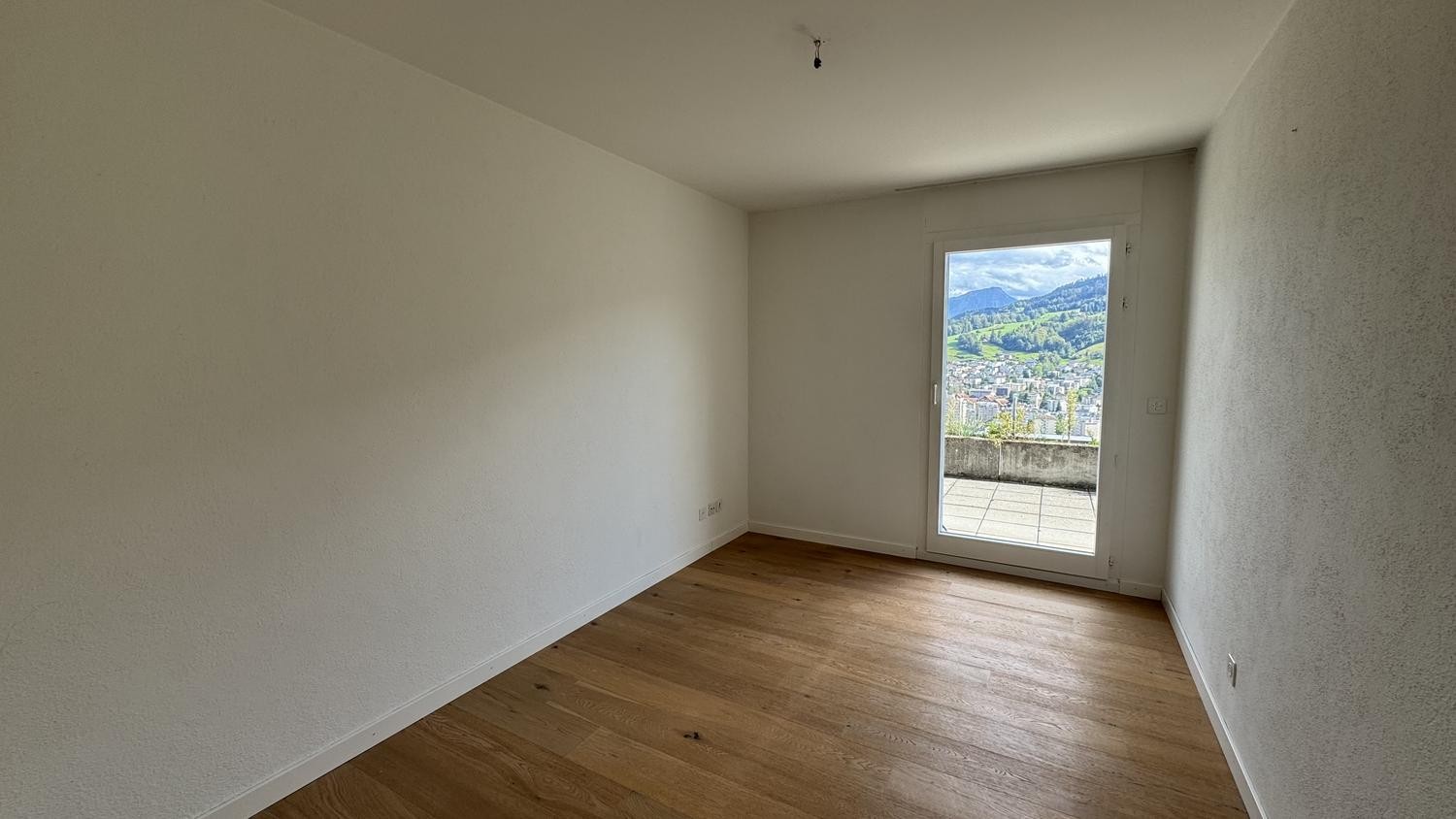 Appartamento mansardato di 4 ½ locali, foto 4 di 8