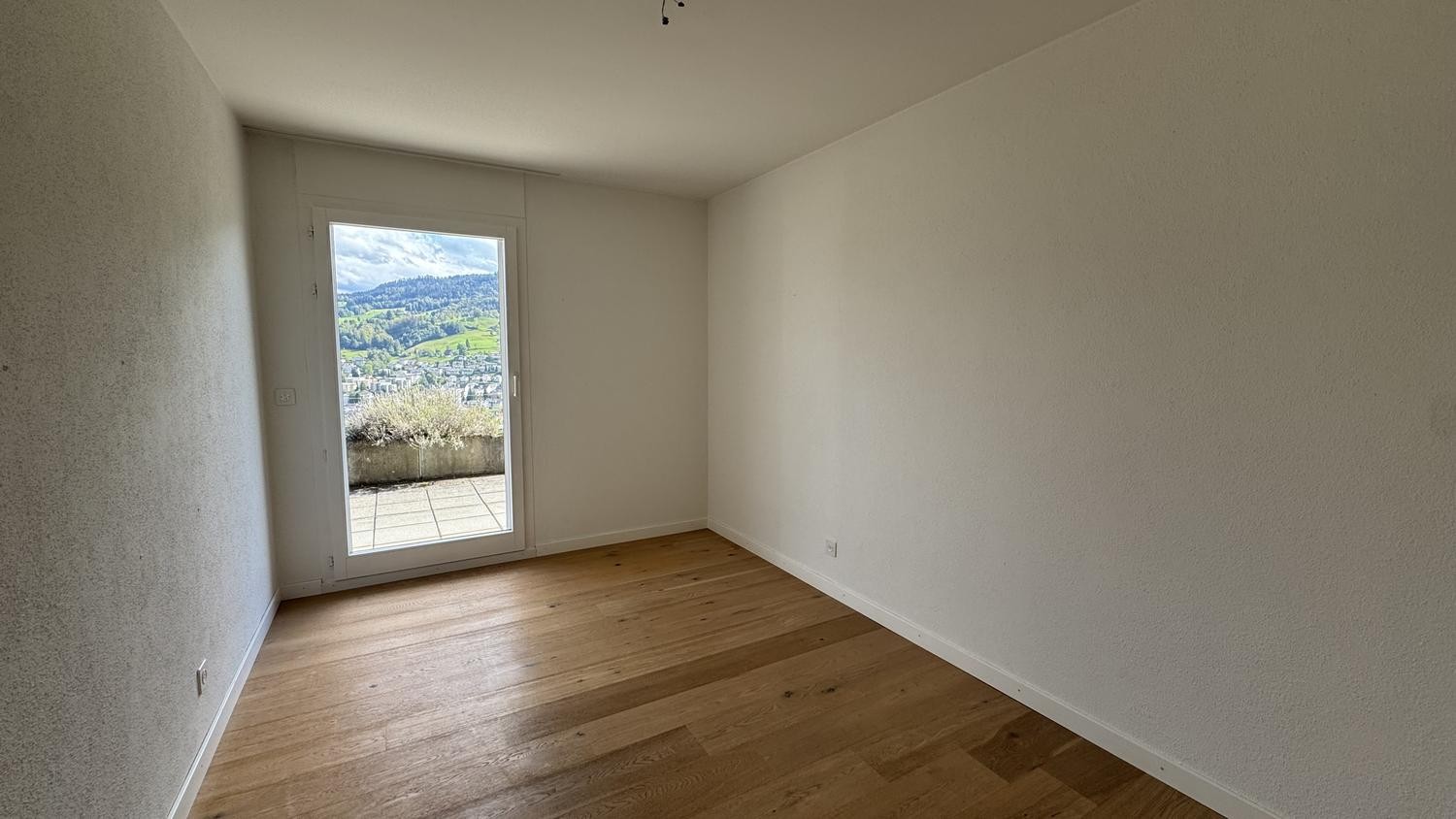 Appartamento mansardato di 4 ½ locali, foto 5 di 8