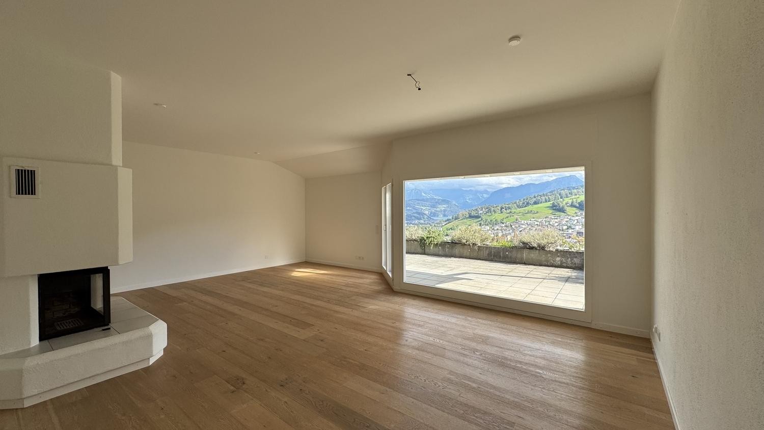 Appartamento mansardato di 4 ½ locali, foto 1 di 8