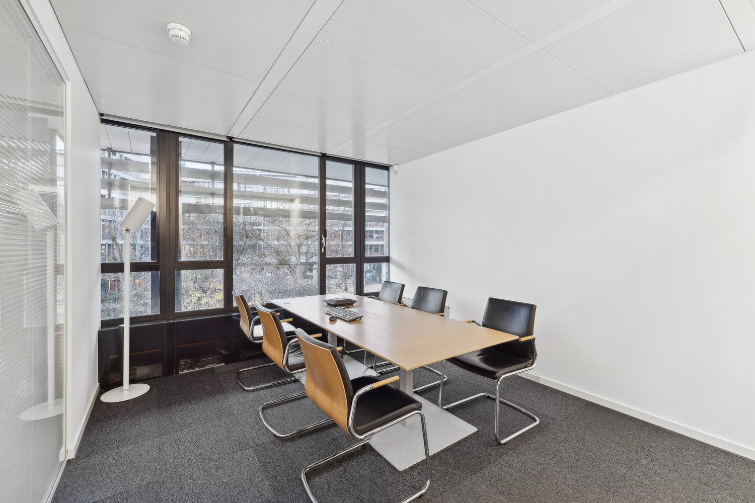 940m² office