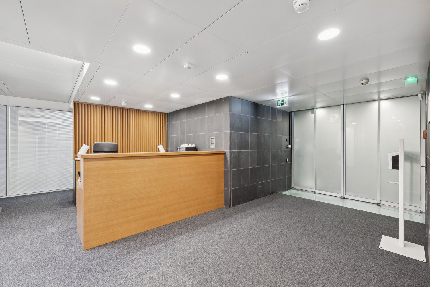 940m² office