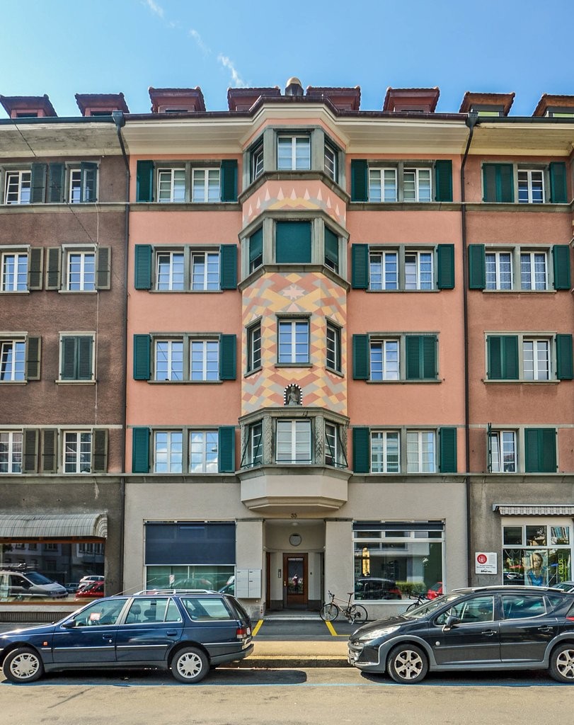 Appartamento di 4 ½ locali","description":"Questo immobile si trova in una posizione centrale, a pochi minuti a piedi dal centro di Berna. La fermata "Viktoriaplatz" delle linee n. 9 e 10 si trova nelle immediate vicinanze. È presente un ascensore.

  


L'appartamento vi offre i seguenti vantaggi: , foto 1 di 10