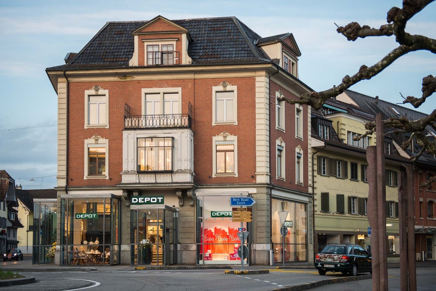 790m² shop