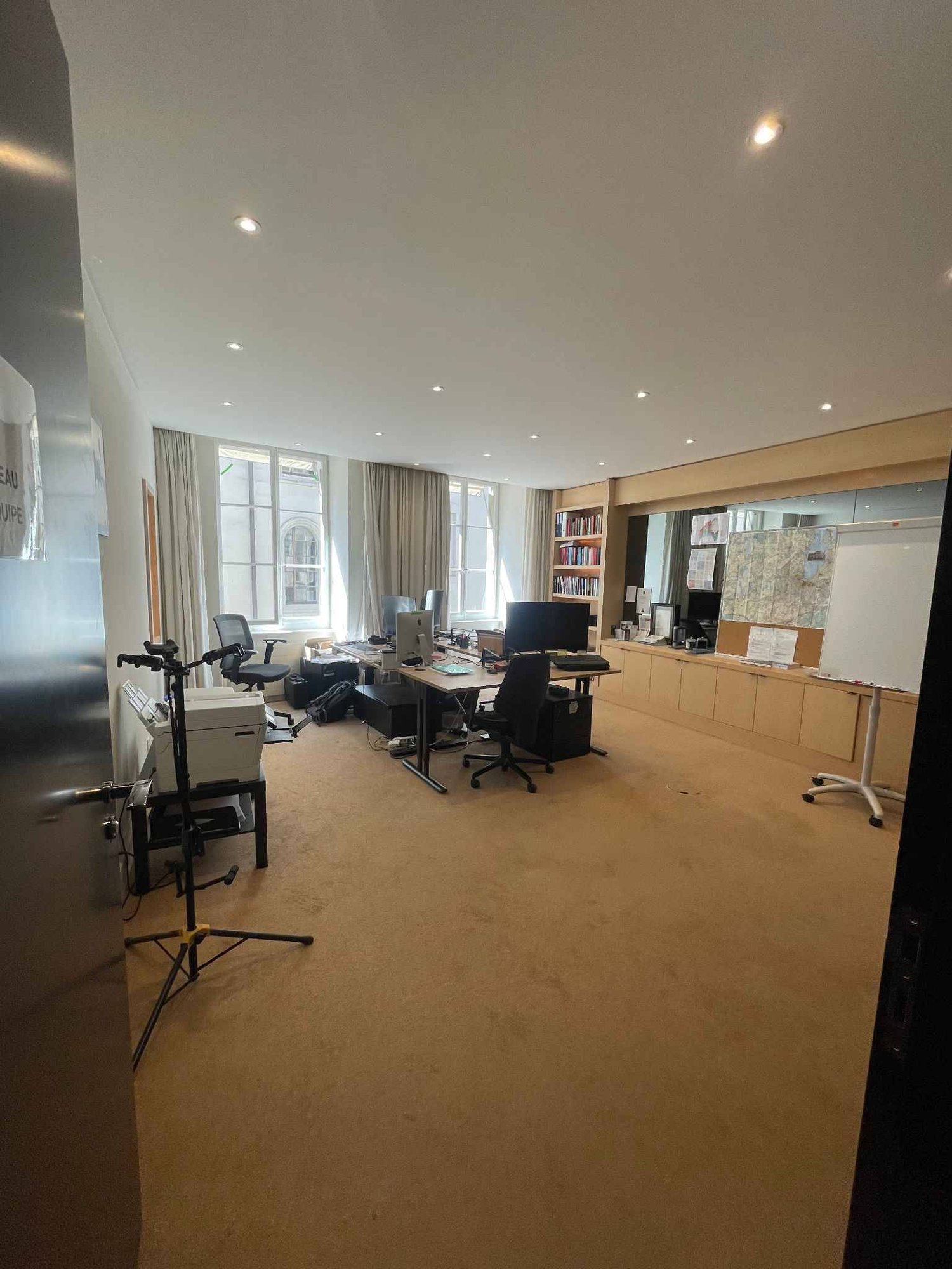 154m² office