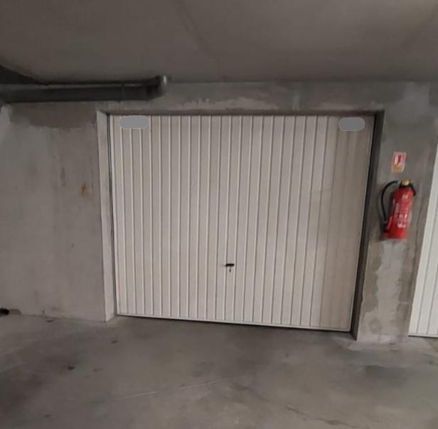 Garage, foto 1 di 3