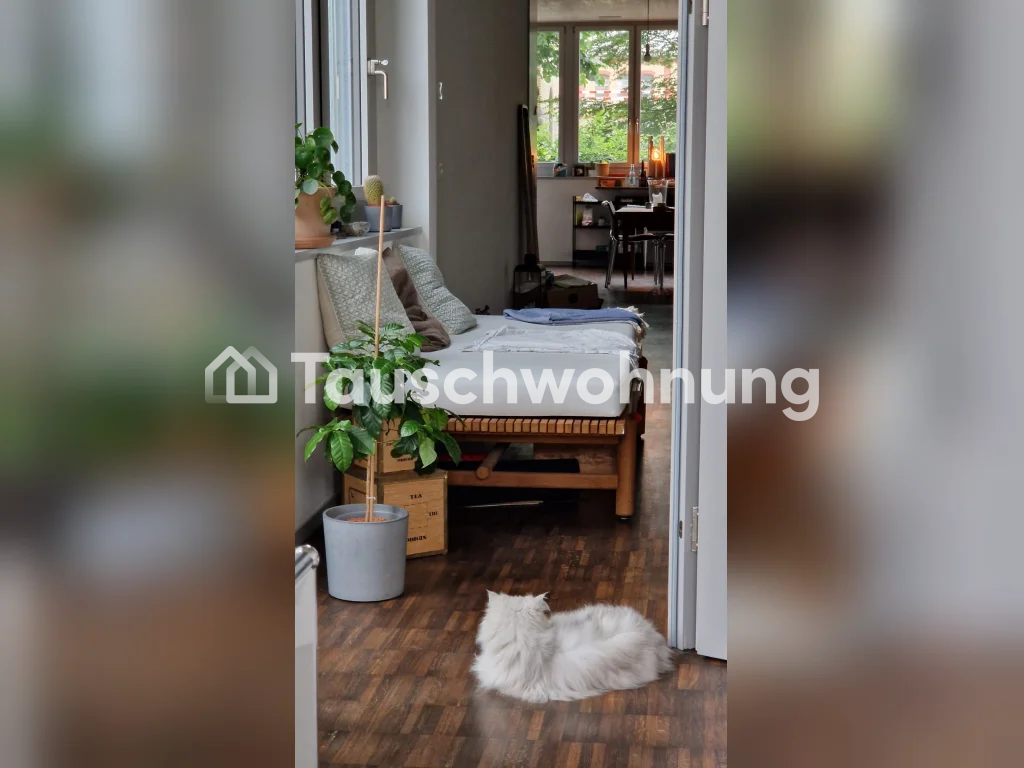 bijoux architettonico di 120mq con giardino di 90mq. L'appartamento dispone di un bellissimo parquet, soffitti alti ed è super luminoso, tranquillo e comunque centrale. Cucina moderna e servizi igienici. Riscaldamento a pavimento. Proprio locale lavanderia nell'appartamento. WC per gli ospiti con do, foto 8 di 10