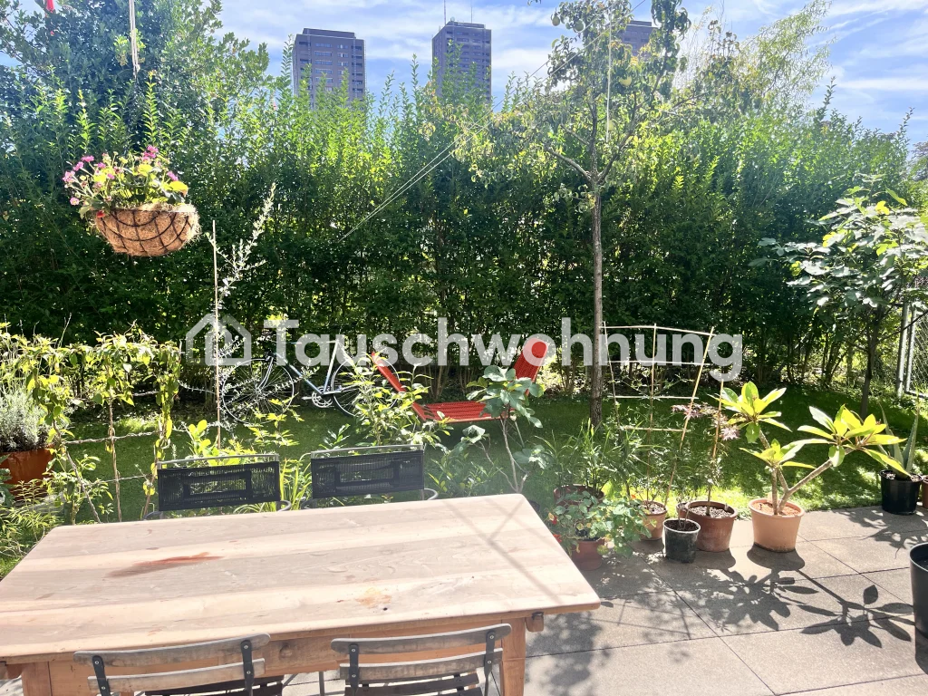 bijoux architettonico di 120mq con giardino di 90mq. L'appartamento dispone di un bellissimo parquet, soffitti alti ed è super luminoso, tranquillo e comunque centrale. Cucina moderna e servizi igienici. Riscaldamento a pavimento. Proprio locale lavanderia nell'appartamento. WC per gli ospiti con do, foto 1 di 10