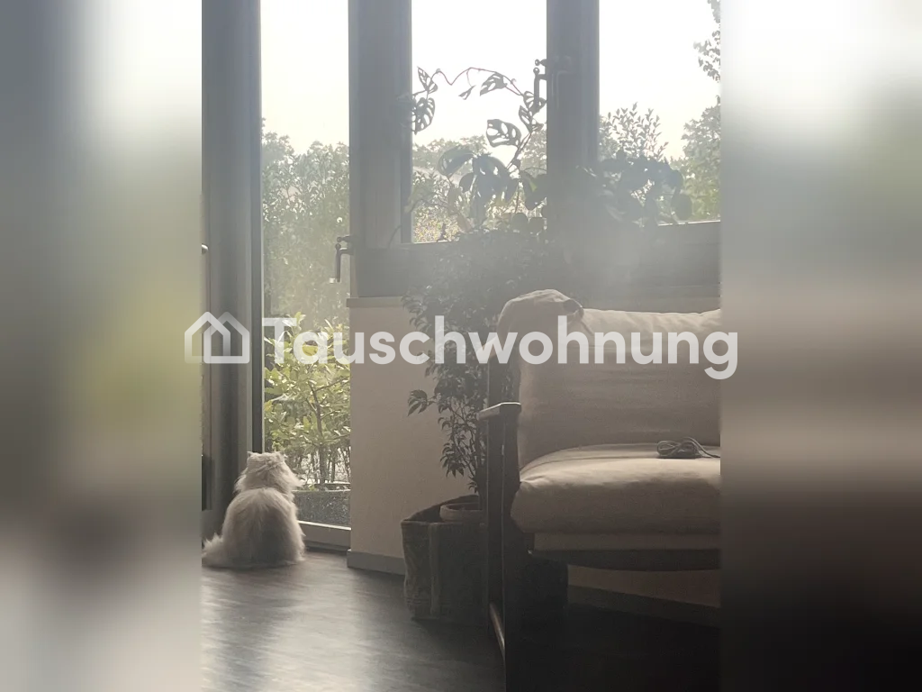 bijoux architettonico di 120mq con giardino di 90mq. L'appartamento dispone di un bellissimo parquet, soffitti alti ed è super luminoso, tranquillo e comunque centrale. Cucina moderna e servizi igienici. Riscaldamento a pavimento. Proprio locale lavanderia nell'appartamento. WC per gli ospiti con do, foto 3 di 10