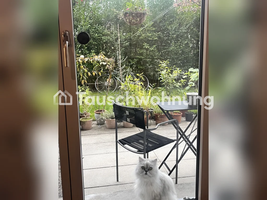 bijoux architettonico di 120mq con giardino di 90mq. L'appartamento dispone di un bellissimo parquet, soffitti alti ed è super luminoso, tranquillo e comunque centrale. Cucina moderna e servizi igienici. Riscaldamento a pavimento. Proprio locale lavanderia nell'appartamento. WC per gli ospiti con do, foto 4 di 10