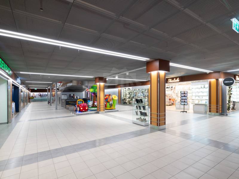 106m² arcade
