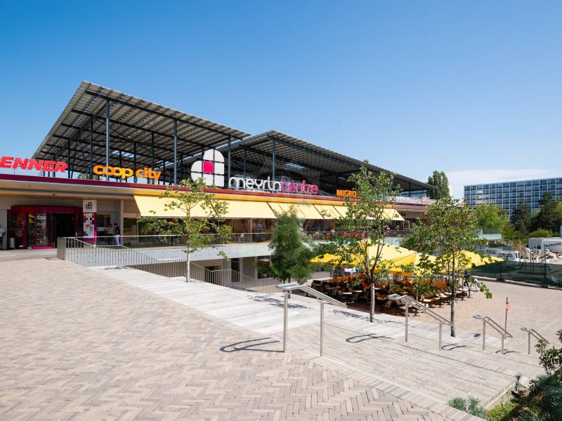 106m² arcade
