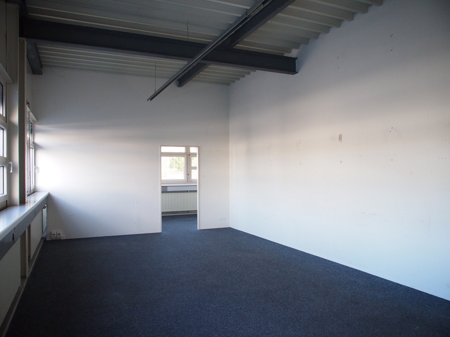 324m² commercial
