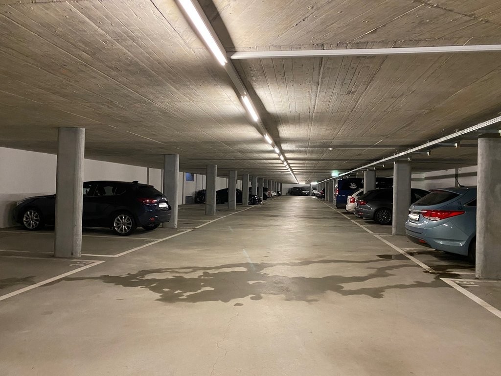 Posto auto interrato, foto 2 di 2