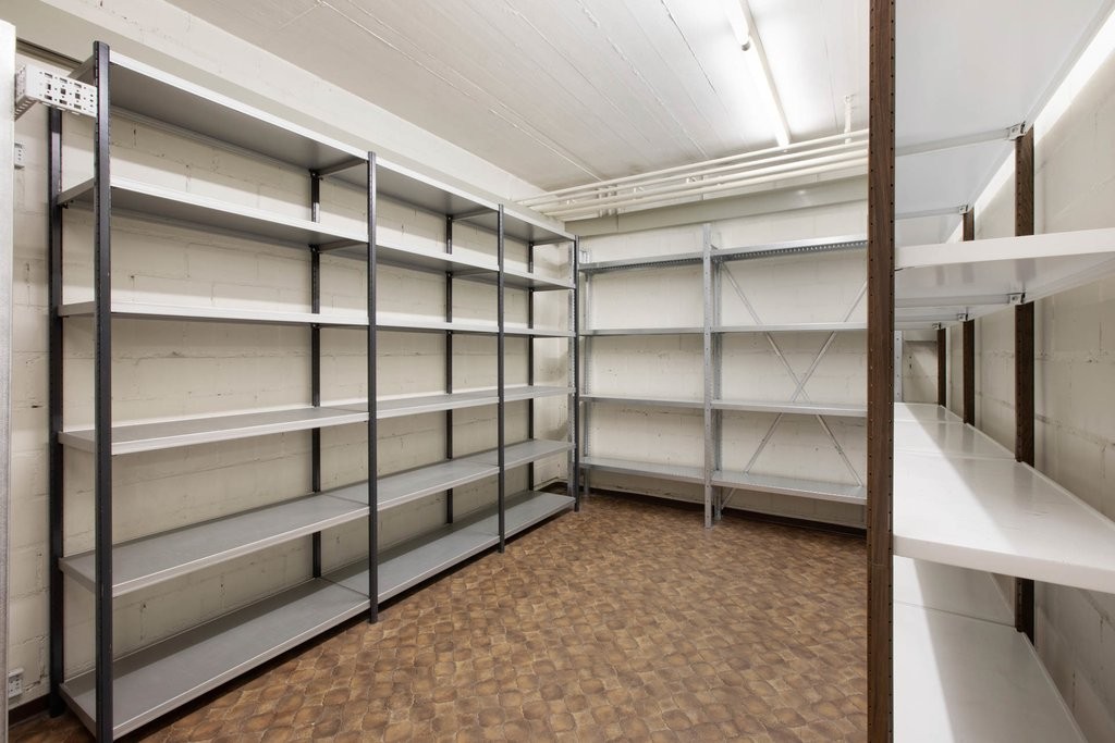 70m² office