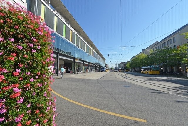 306m² shop, foto 2 di 2