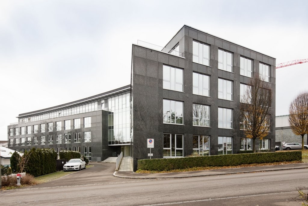 Pièce de loisirs

Avez-vous besoin d'un espace de stockage supplémentaire pour vos dossiers ?   
  
Saisissez alors l'opportunité et louez cet espace d'archivage d'une surface de 19.44m2 à la Lindenstrasse 23 à Kloten.   
  
Il s'agit d'une pièce fermant à clé, qui peut être utilisée comme espace de