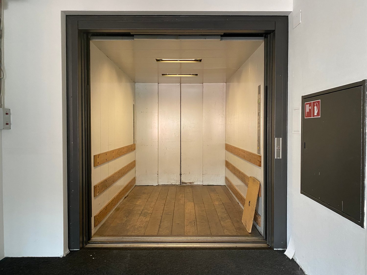 1900m² commerciale