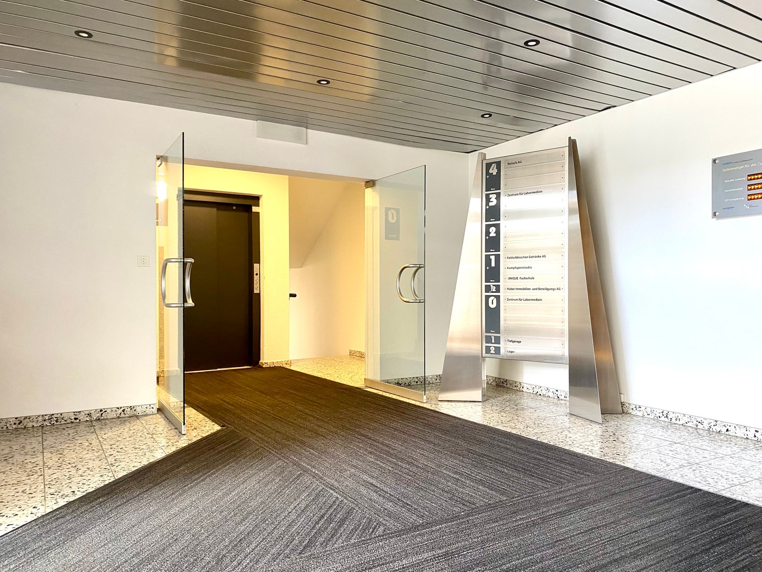 1900m² commerciale