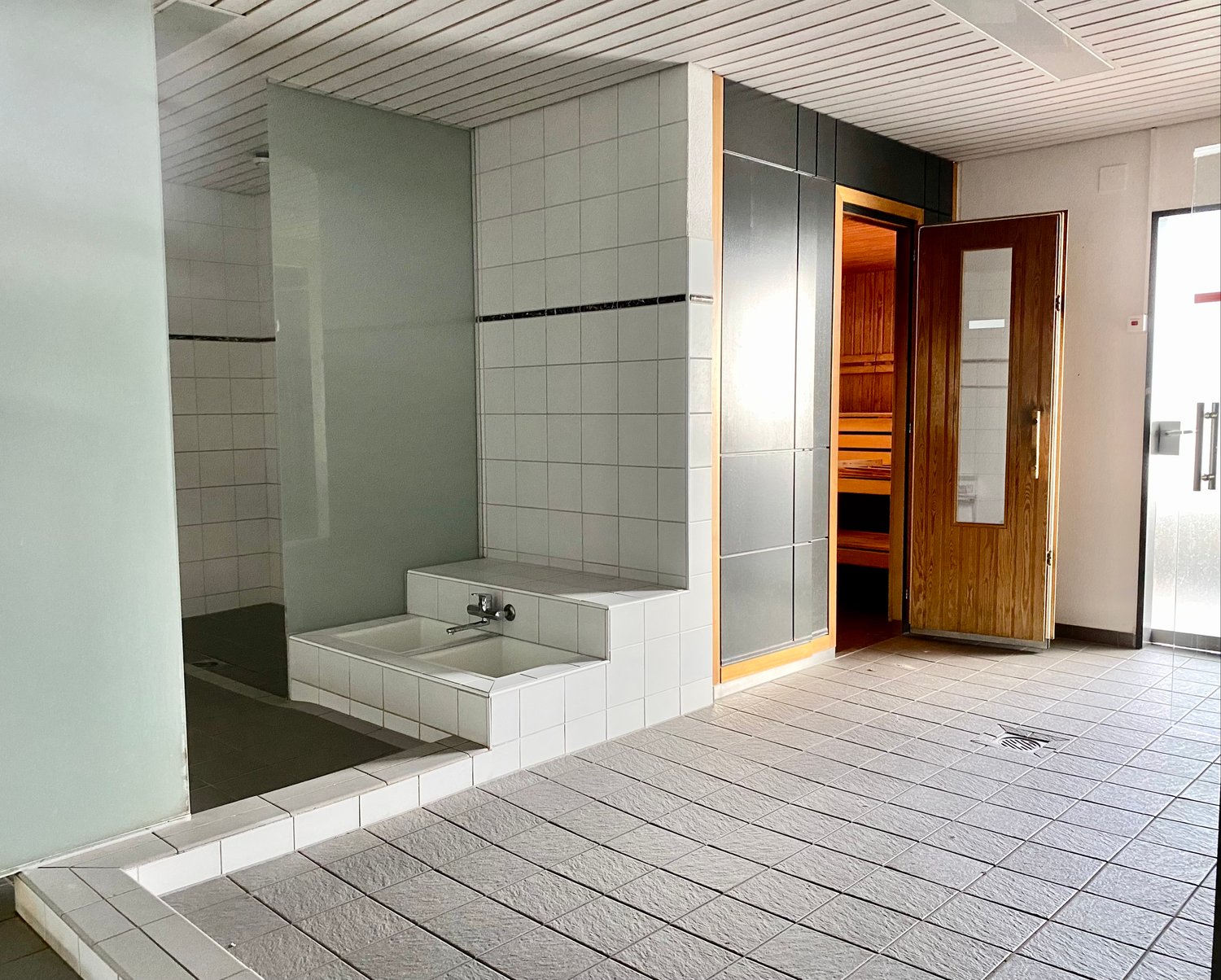1900m² commerciale