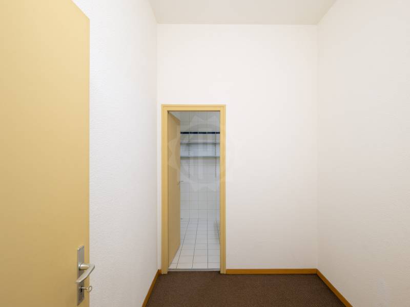 94m² arcade