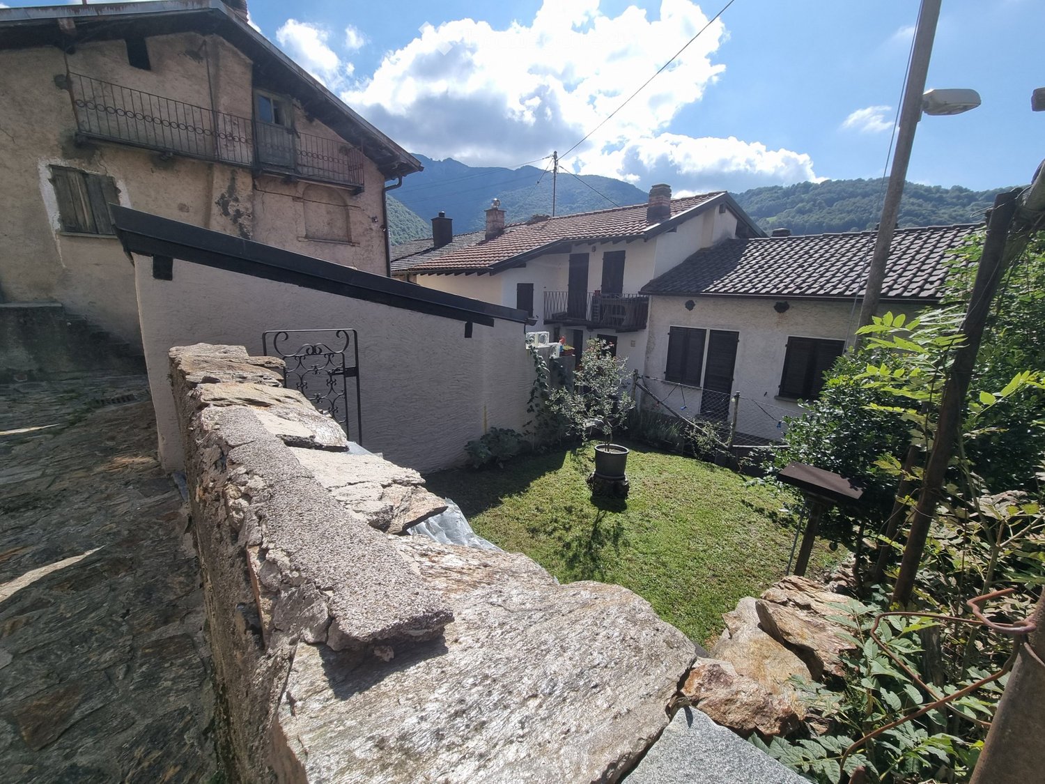 5 rooms single house