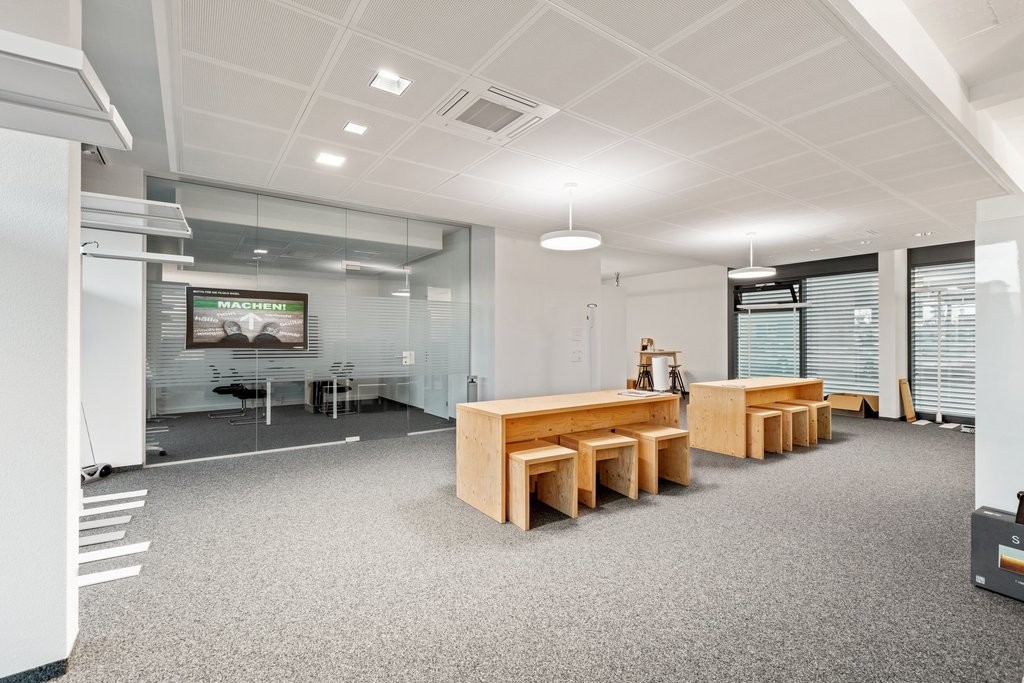 144m² commerciale