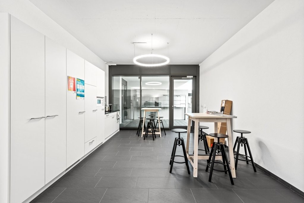 144m² commerciale
