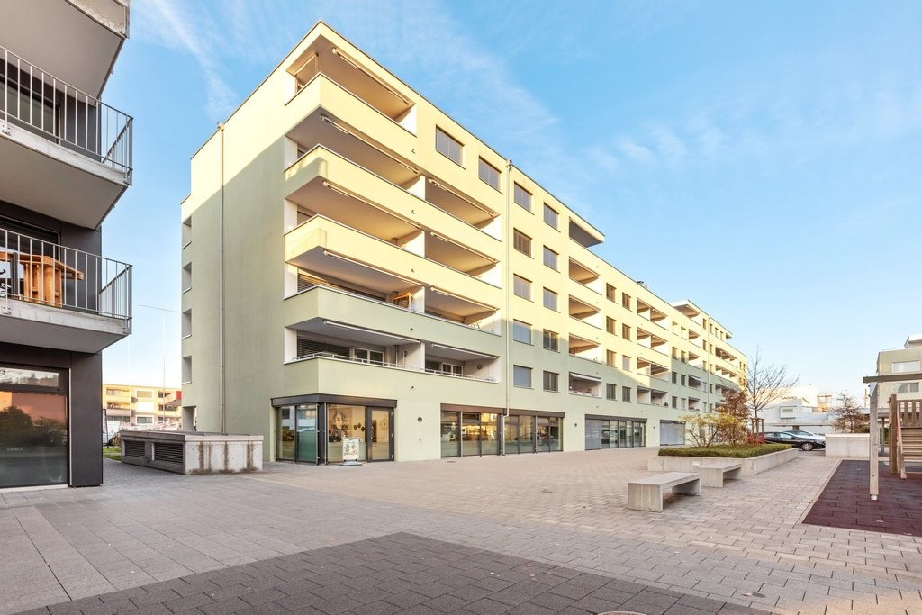 144m² commerciale