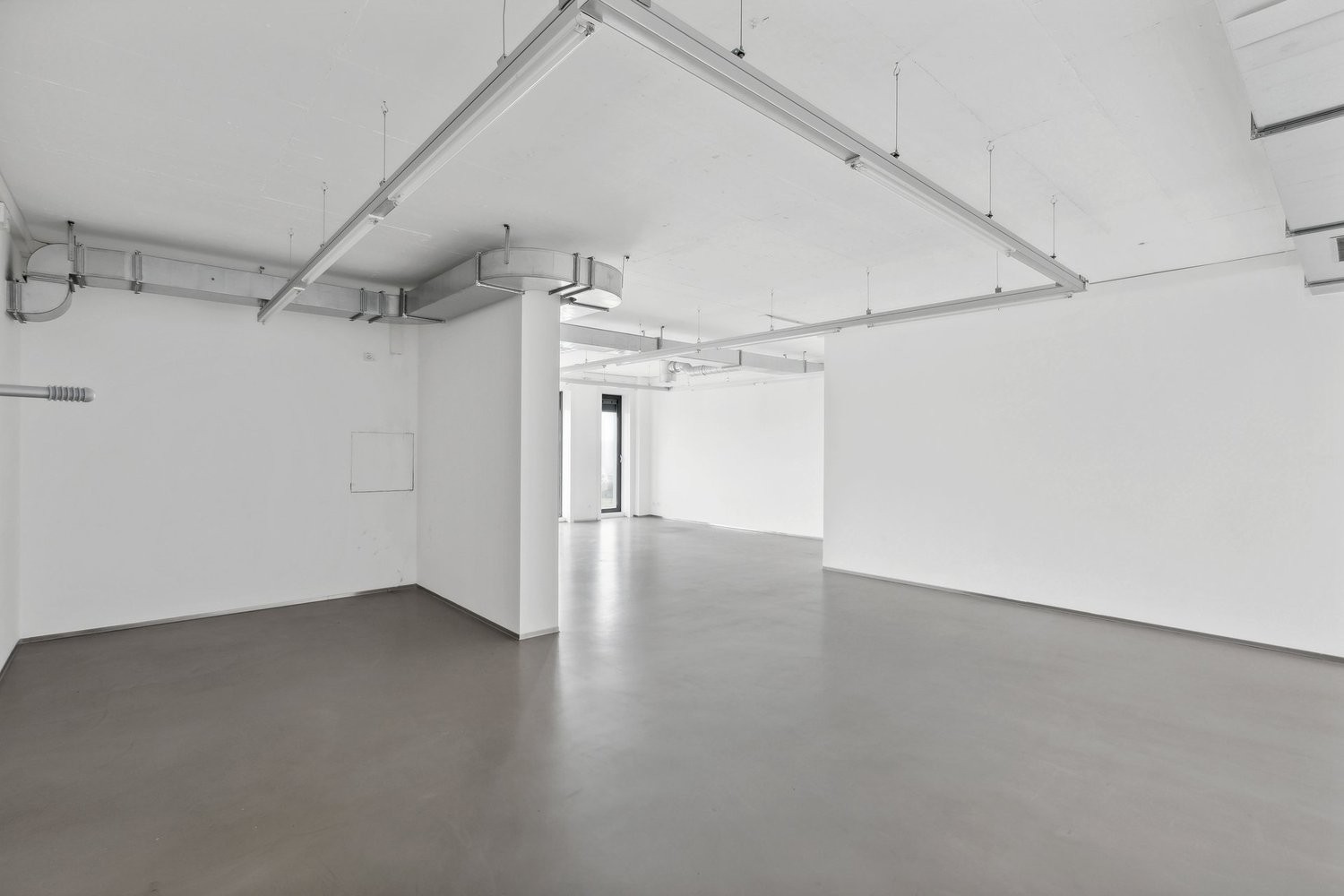 81m² office