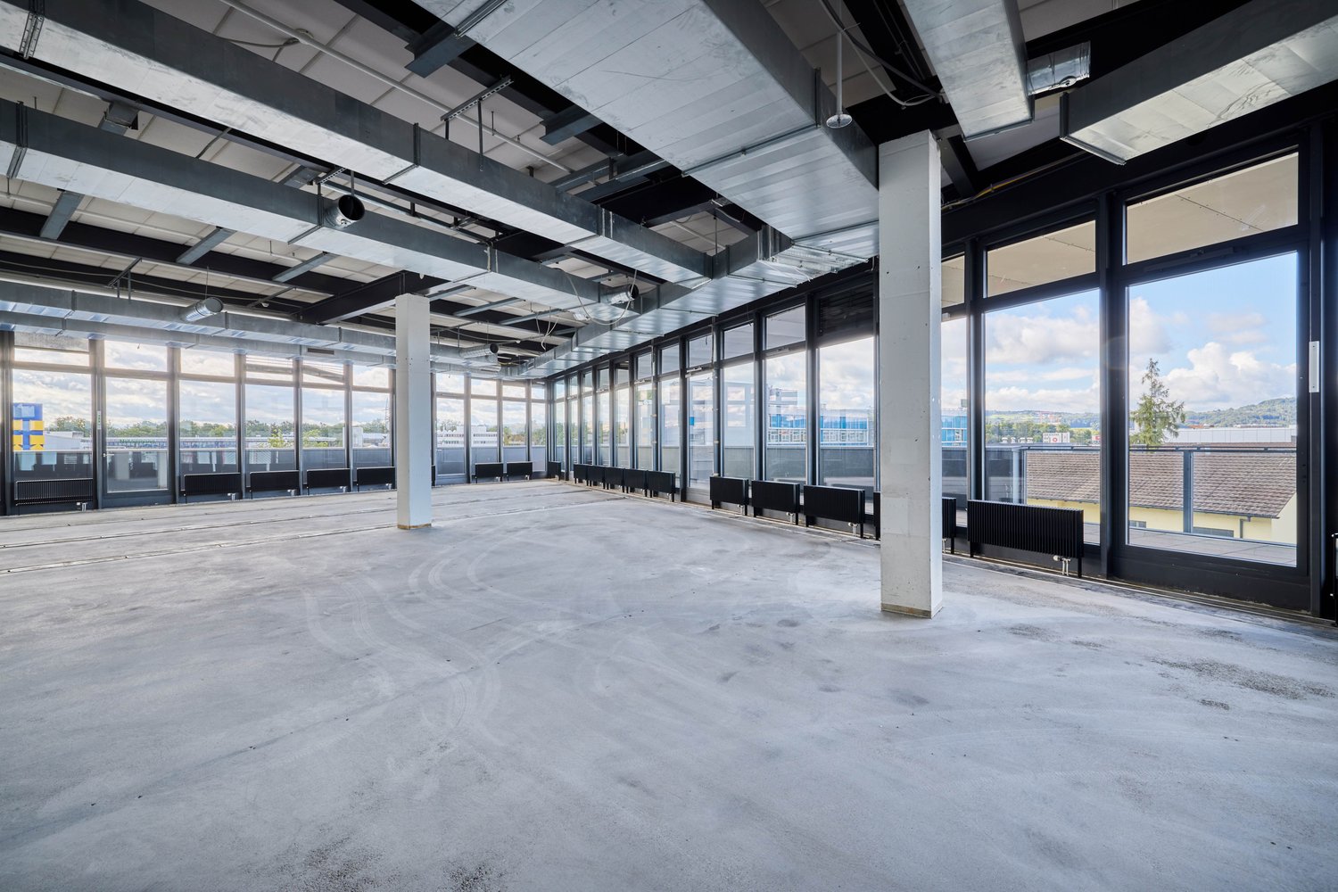 1021m² office