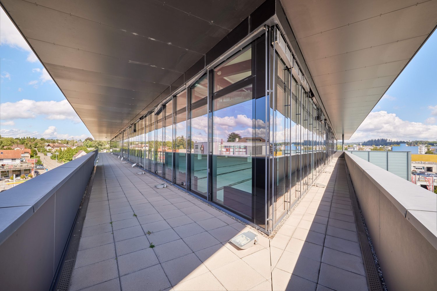 1021m² office