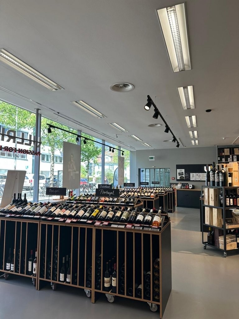 negozio di 180m²