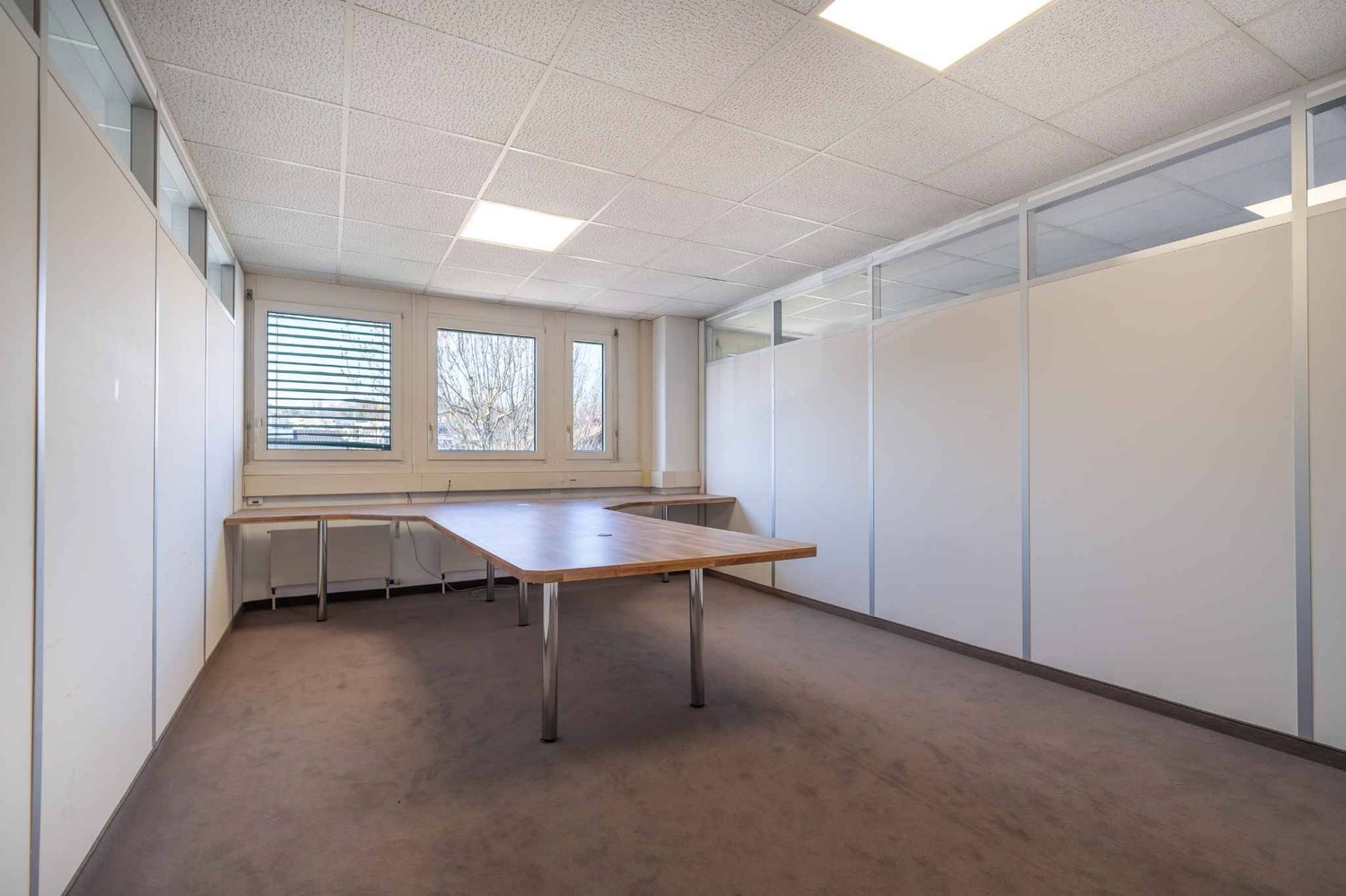 33m² office