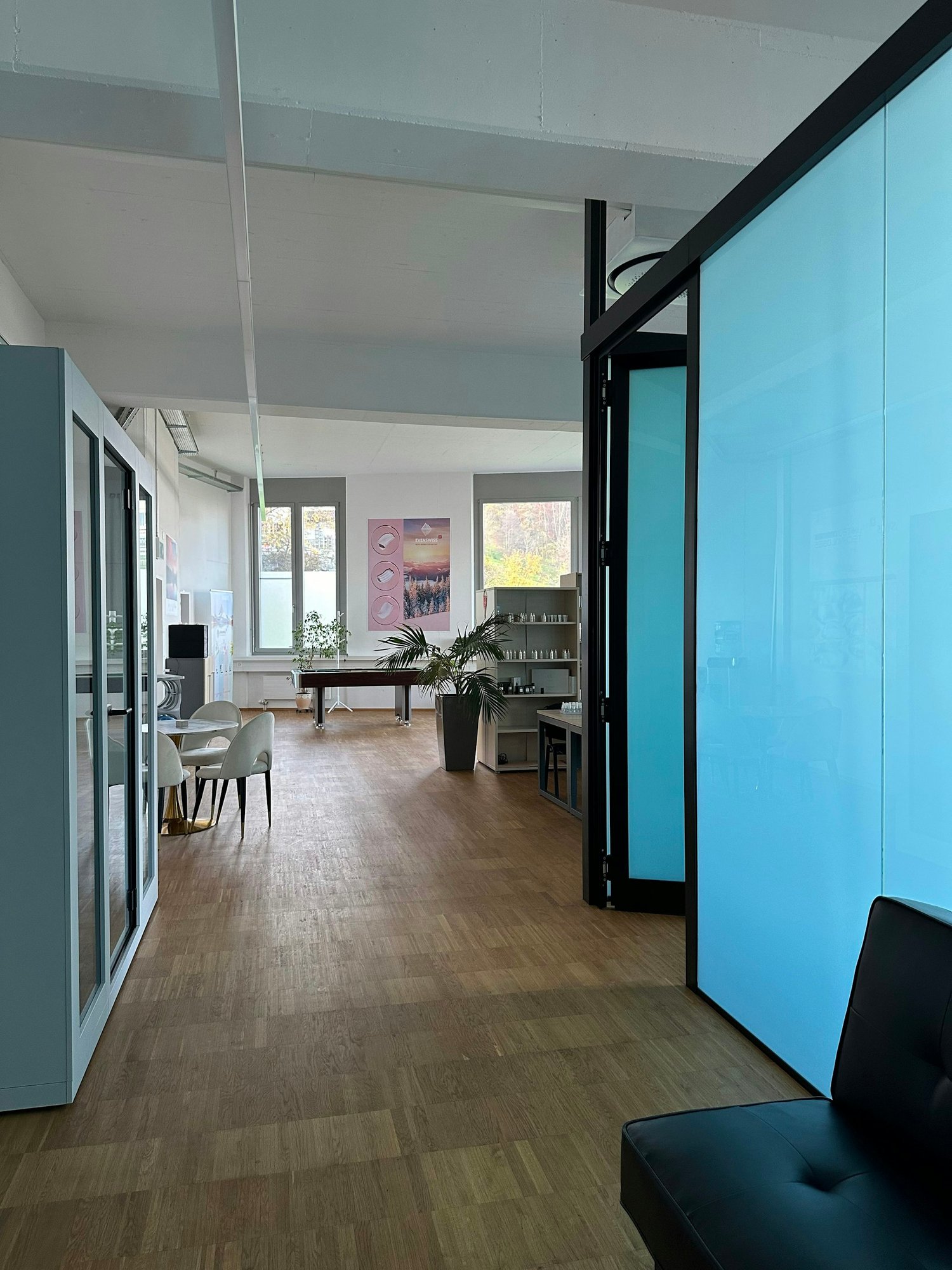 100m² office