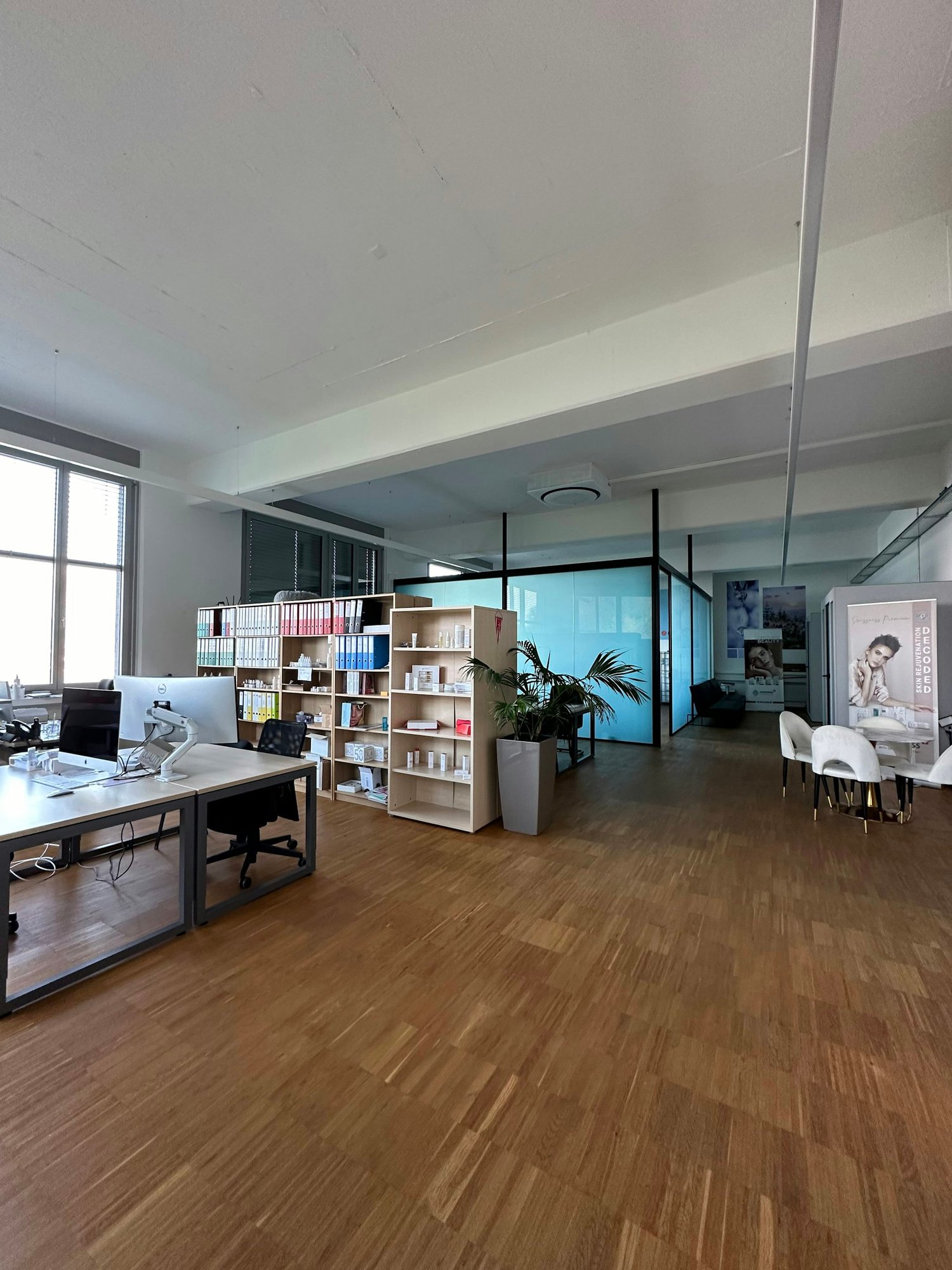 100m² office