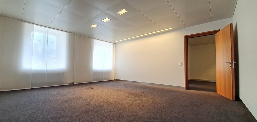 188m² shop