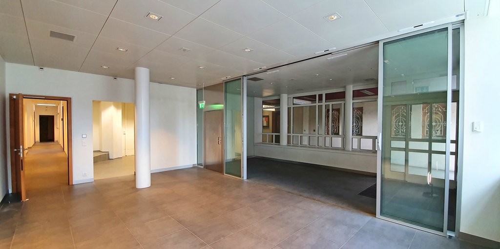 188m² shop