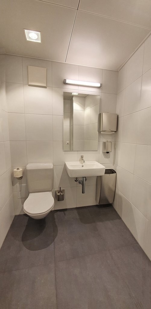 188m² shop