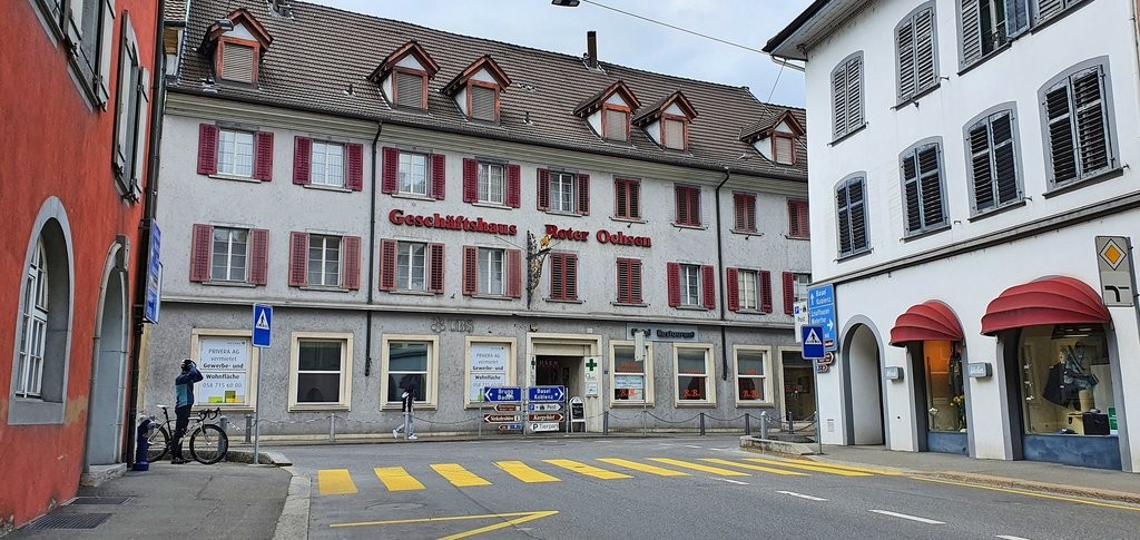 188m² shop