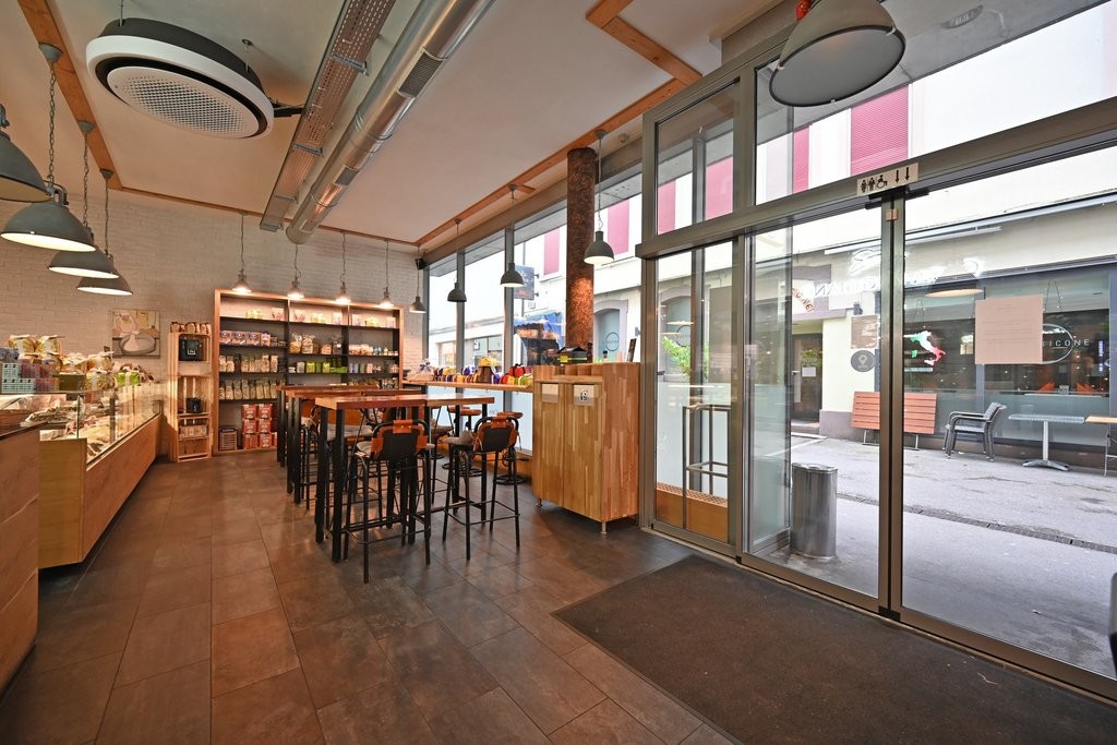 316m² negozio