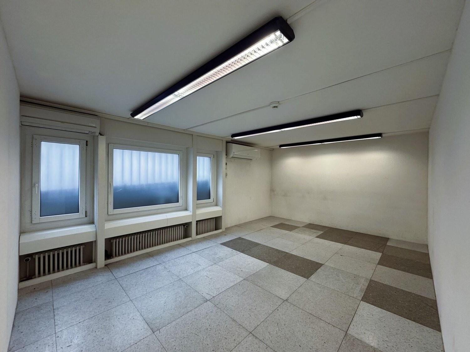 97m² commerciale