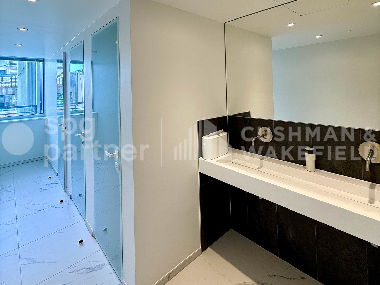 198m² office