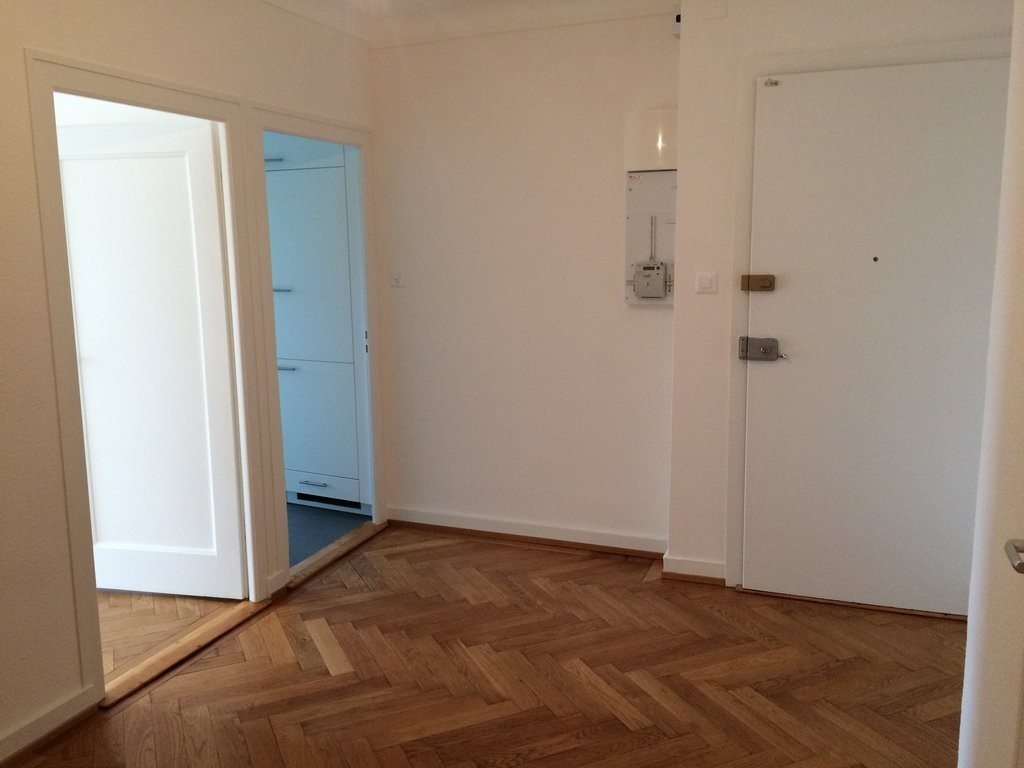 Appartamento di 2 locali","description":"La Rue du Grand Pré 76 è una strada situata non lontano dalle organizzazioni internazionali, vicina a scuole, negozi e trasporti.

L'appartamento che vi proponiamo si trova al 3° piano di un edificio ben mantenuto con ingresso sicuro e ascensore.

Si compone , foto 6 di 6